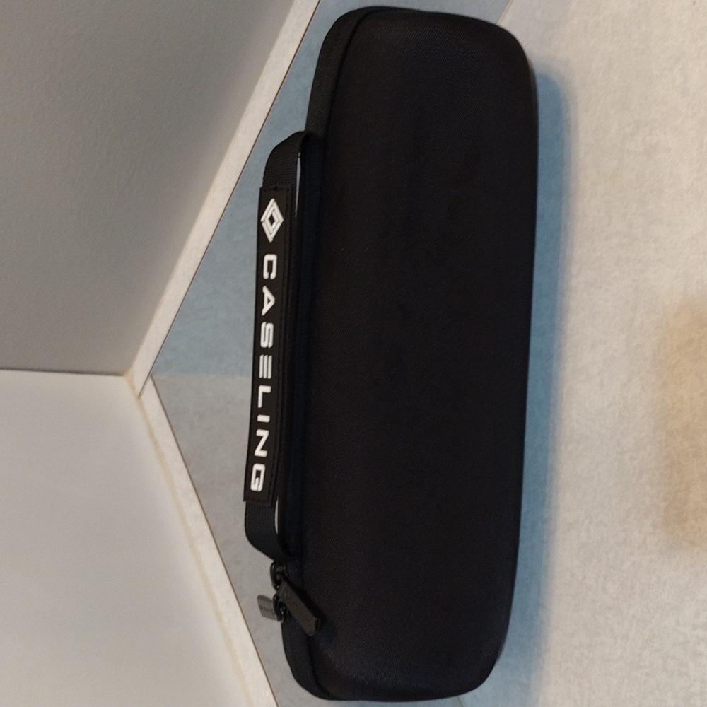 Caseling speaker case.